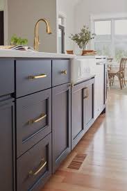 matching cabinet hardware to your