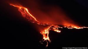 Pompa sistemlerinde maksimum kontrol i̇çin: Italy S Etna Volcano Erupts On Sicily Disrupting Flights News Dw 20 07 2019