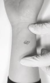 Not everyone opts for large size tattoos. Thin Small And Simple Tattoos For You Tattoos Tiny Tattoos Mini Tattoos