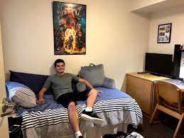 How To Decorate A Guy S Dorm Room 23