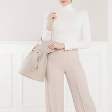 Make your loved ones feel extra special this year. Furla Corona M Drawstring Dalia In Beige Fashionette