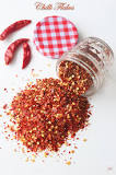 How do you make dried chillies out of flakes?
