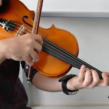 Instrument outfits include bow case and rosin. Violin Rental Instrument Hillje Music Centers