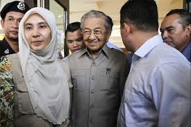 Menurutnya, walaupun menjadi penyokong tegar kepada ketua umum pkr itu, ia tidak bermakna mohamad nazri ingin. Dr Mahathir Sad That He Is Barred From Visiting Anwar In Hospital Today