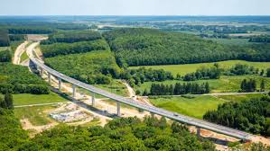 Jul 03, 2021 · magyarország egyik leghosszabb völgyhídja lesz az a híd, amely egy huszonnégy méter mély völgyet ível át vasszentmihály közelében. Fel Kilometeres Hidat Epit Meszaros Lorinc Es Szijj Laszlo