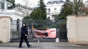 Doble cambio en república checa. Chequia Expulsa A 18 Diplomaticos Rusos Por Estar Involucrados En Explosiones De 2014 El Mundo Dw 17 04 2021