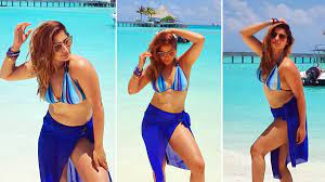Arti Singh Poses Bold in Blue Bikini in The Maldives, Joins Friends to Beat  COVID Blues |See Pics