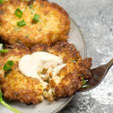 https://www.maebells.com/the-best-keto-crab-cakes-under-1-net-carb/ gambar png