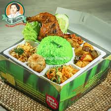 Nasi kotak adalah nasi yang dilengkapi dengan lauk pauk dikemas ke dalam bentuk karton. Catering Surabaya Bu Mimin