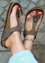 Pin von MP auf Birkenstock Gizeh | Birkenstock sandalen outfit,  Extravagante schuhe, Modische sandalen