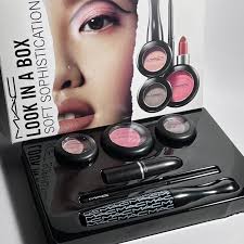 mac look in a box soft sophistication