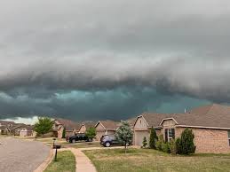 #tornado #hail #stormit is officially tornado season number two here in texas. Tormenta Y Aviso De Tornado En Nuestra Area Tulsakids Magazine
