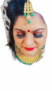 women bridal makeup artist services