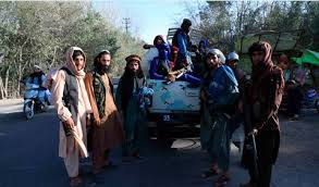 Prácticamente los únicos que combaten son pequeños grupos de las fuerzas de elite y la fuerza los talibanes, o estudiantes en lengua pashtún, surgieron a principios de la década de 1990 en el norte. Mp517y9l9n89jm