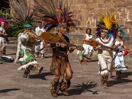 Hacer resonar) mientras que en maya se expresaba k'aay (música o canto).los sonidos ciertamente eran el lenguaje para comunicarse con la naturaleza y sus divinidades, por ello es que tanto el canto como sus instrumentos musicales. Danza Conchera Los Ritmos Prehispanicos De Mexico Conexion Migrante