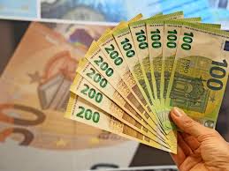 1000 euro schein zum ausdrucken : Neue 100 Und 200 Euro Scheine So Erkennen Sie Falschungen Und Echte Geldnoten