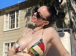 Billie Eilish muestra su tatuaje secreto con una foto en bikini | Marca