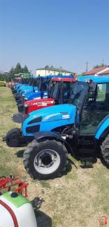 Standardni traktori specijalni traktori zglobni traktori motokultivatori traktorske kosačice utovarivači guseničari komunalni ostalo. Polovni Traktori Stip