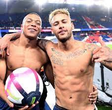 A french mayor has urged the country's young world cup winners kylian mbappe, benjamin pavard and lucas hernandez not to accept the legion of honor, the country's highest accolade. Kylian Mbappe Manchmal Sinniert Er Uber Das Was Er Nie Hatte Welt
