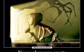 Coraline y la puerta secreta (coraline) es una película de animación stop motion estadounidense del 2009 basada en una novela homónima de neil gaiman. Coraline Y La Puerta Secreta 2 Libro Leer Un Libro Cute766