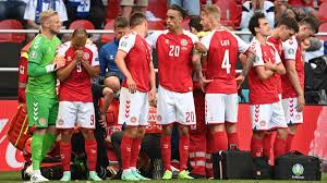 Fans und spieler wollen für eriksen klatschen. Euro 2020 Christian Eriksen Kollabiert Bei Danemark Gegen Finnland Zustand Stabil Eurosport