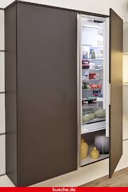 Kühlschrank — der kühlschrank, ä e (grundstufe) ein schrank, in dem lebensmittel kühl liegen beispiel * kühlschrank,der:eisschrank(veraltend)+kühltruhe·kühlanlage;auch⇨tiefkühlschrank kühlschrankeisschrank,gefrierschrank,kühlbox,kühltruhe;geh.:frigidaire;österr.:eiska… … Hangender Kuhlschrank Kuchenschrank Schrank Schliessfacher