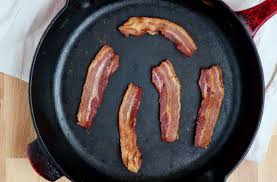 to cook bacon in a cast iron skillet