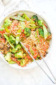 easy vegetable stir fry with noodles