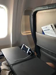 This airplane may accommodate 118 passengers in 3 classes. Flight Review United 737 700 Washington Dulles To Chicago O Hare First Class Air Travel Analysis