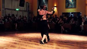 Exhibicion de tango - Roberto Herrera y Laura Legazcue - YouTube