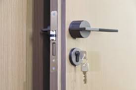 how to lock a door from the outside ehow