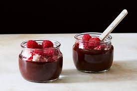 Nyt Chocolate Pudding With Raspberry Cream gambar png