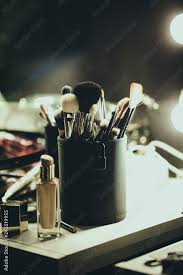 makeup artist tools makeup brushes and