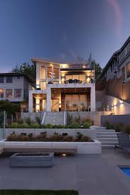 west coast contemporary house with