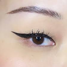 cat eye eyeliner makeup artist grace