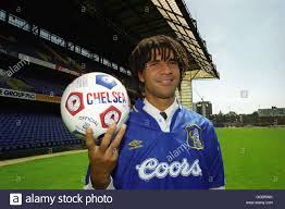 Former chelsea boss ruud gullit believes that tonight's game against sparta prague is vital if the blues are to save their season. Chelsea S New Signing Ruud Gullit 32 Gullit Signs On A Free Stock Photo Alamy