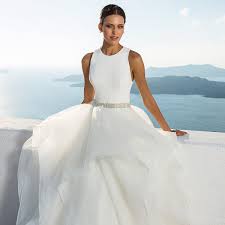 Much like fashion, wedding dress trends also come and go. Your Guide To 2020 S Hottest Wedding Dress Trends Part 2 Necklines And Backs Wedding Inspirasi
