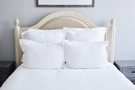 6 Ways To Arrange Your Bed Pillows
