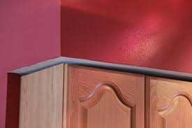 This time around, the kitchen soffit is put inside the white cabinet. Kitchen Cabinet Soffit Gap