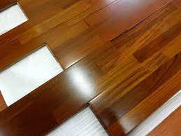 Siapa yang masih menggunakan lantai kayu? Mau Pasang Lantai Kayu Untuk Rumah Pertimbangkan 4 Hal Ini Dulu