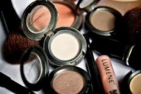 7 dangerous chemicals in your cosmetics