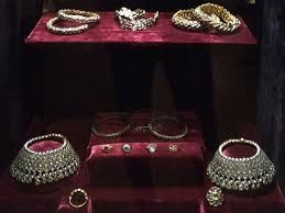 storied diamond and gold collection