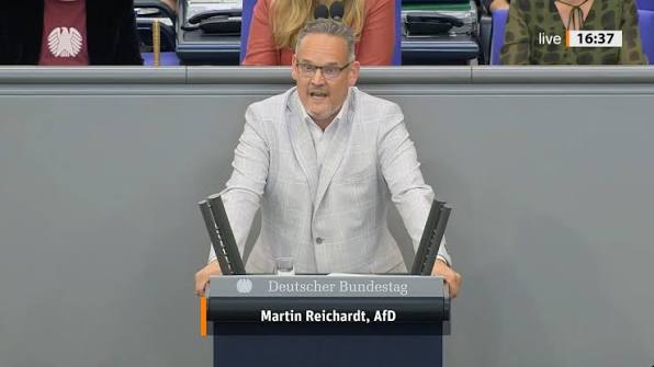 Der sachsen-anhaltische AfD-Chef Martin Reichardt zeigte im Jahr 2020 im Beisein von Parteifreunden einen Hitlergruß. Mit dem entsprechenden Foto konfrontiert, verstrickt sich der Bundestagsabgeordnete in Widersprüche. #weltnachrichtensender