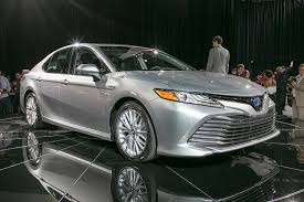 first look 2018 toyota camry