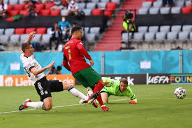 Portugal's renato sanches (right) is chased by france's n'golo kante. Hylxtuhevdyojm