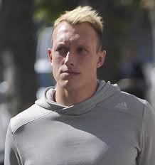 Aaron ramsey blonde hair ond hair: Football Battles On Twitter Who S New Blonde Hair Is More Laughable Rt For Phil Jones Like For Aaron Ramsey