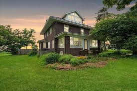 bloomington il houses with land for