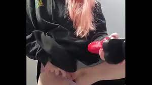 Shaven teen pussy fucked by knotty dildo - XVIDEOS.COM