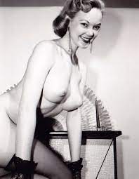 Pin-up girl Judy O'Day '1954 (NSFW)