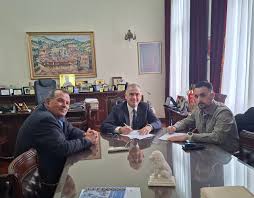 Υπεγράφη σύμβαση για τη συντήρηση και επισκευή υφιστάμενωνοδοστρωμάτων Εθνικού και Επαρχιακού οδικού δικτύου αρμοδιότητας της Π.Ε. Σερρών που χρήζουν άμεσης επέμβασης – Cosmos News